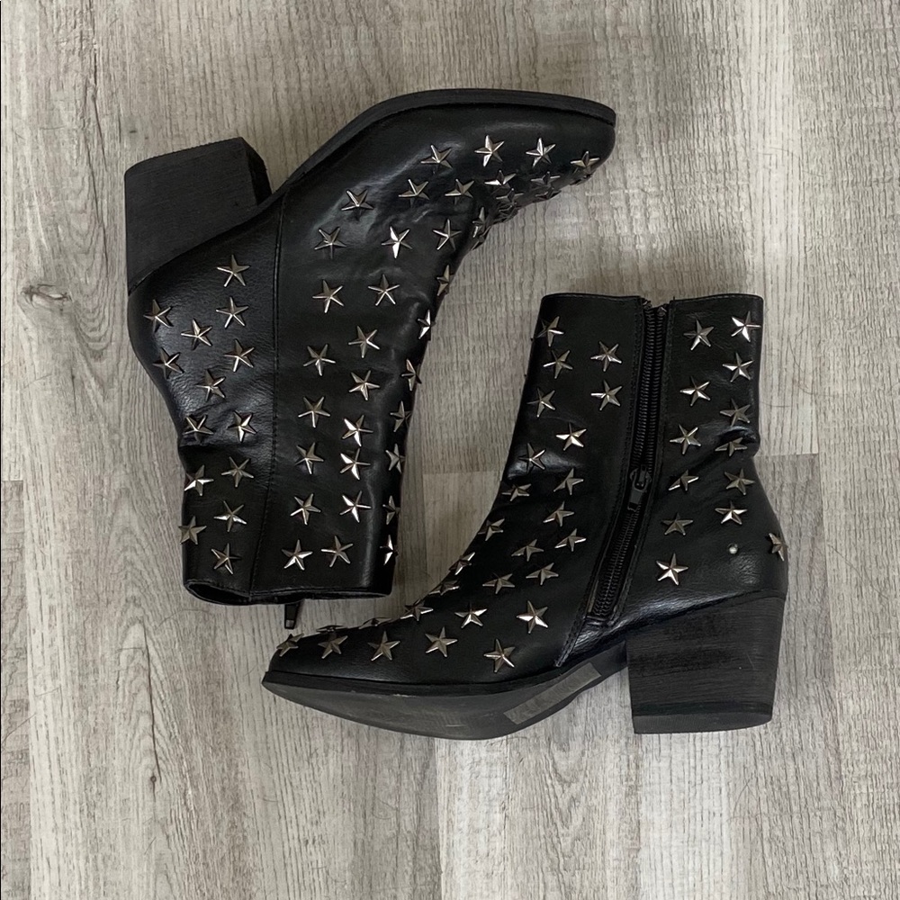 XRU black studded star boots